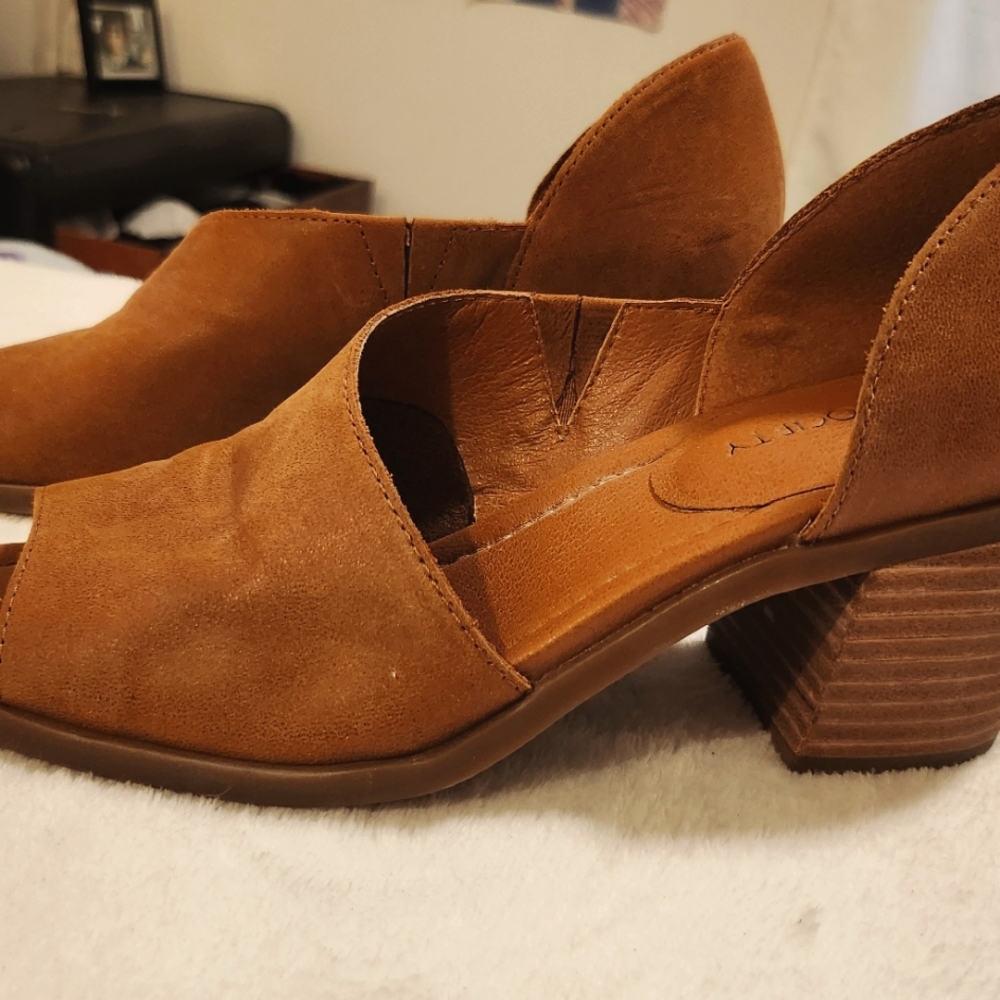 Sole Society peep toe shoes